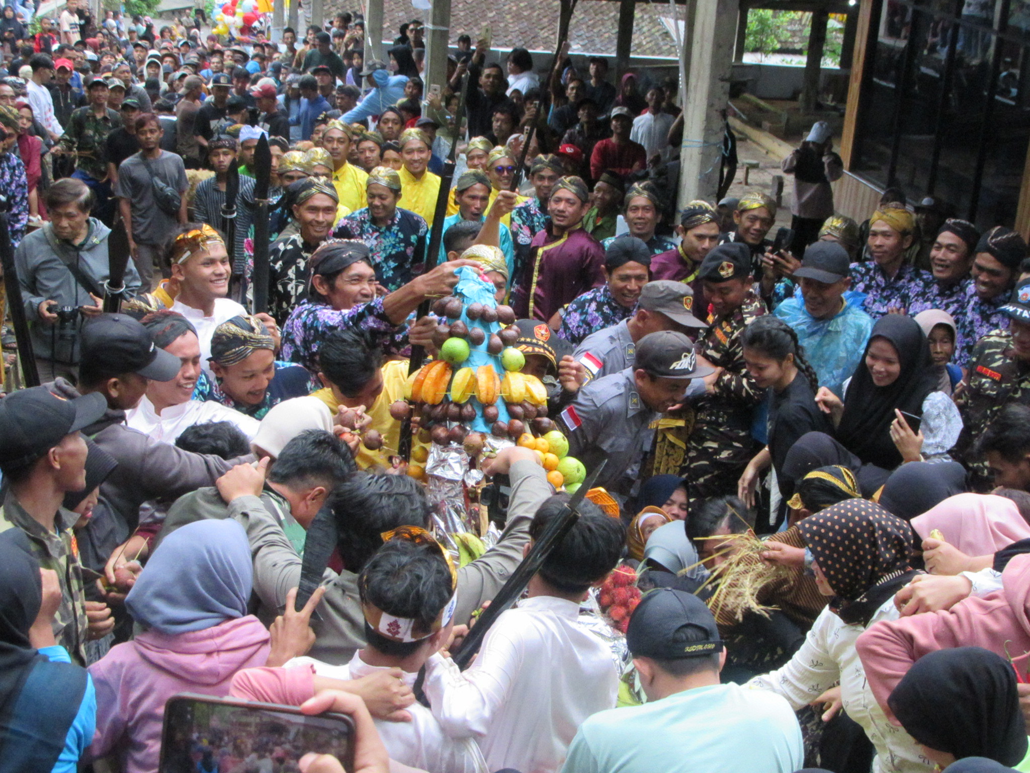 Tradisi nyadran Jumat Kliwon yang dilakukan warga Dusun Pete, Desa Kembangsari, Kecamatan Kandangan, Jumat (23/1/2026).