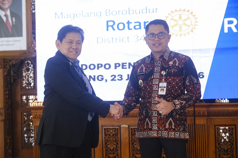 Wali Kota Magelang Damar Prasetyono saat pelantikan pengurus Rotary Club of Magelang Borobudur.