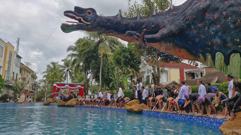 Kolam Renang Wisata Taman Gladiol mulai difungsikan untuk kegiatan berlatih renang, Rabu (28/1/2026).