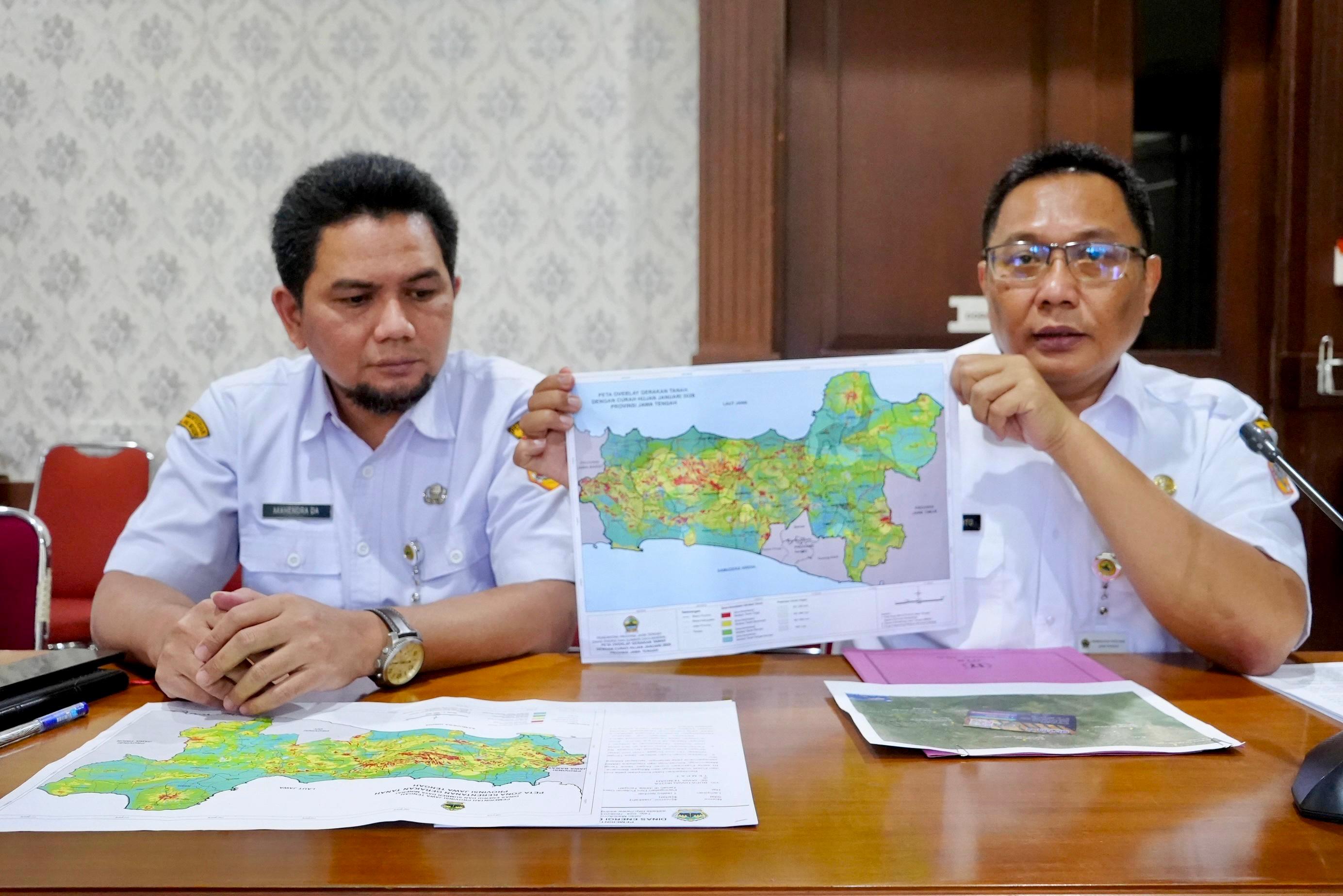 Kepala Dinas ESDM Provinsi Jawa Tengah Agus Sugiharto menjelaskan soal penyebab longsor di lereng Gunung Slamet.