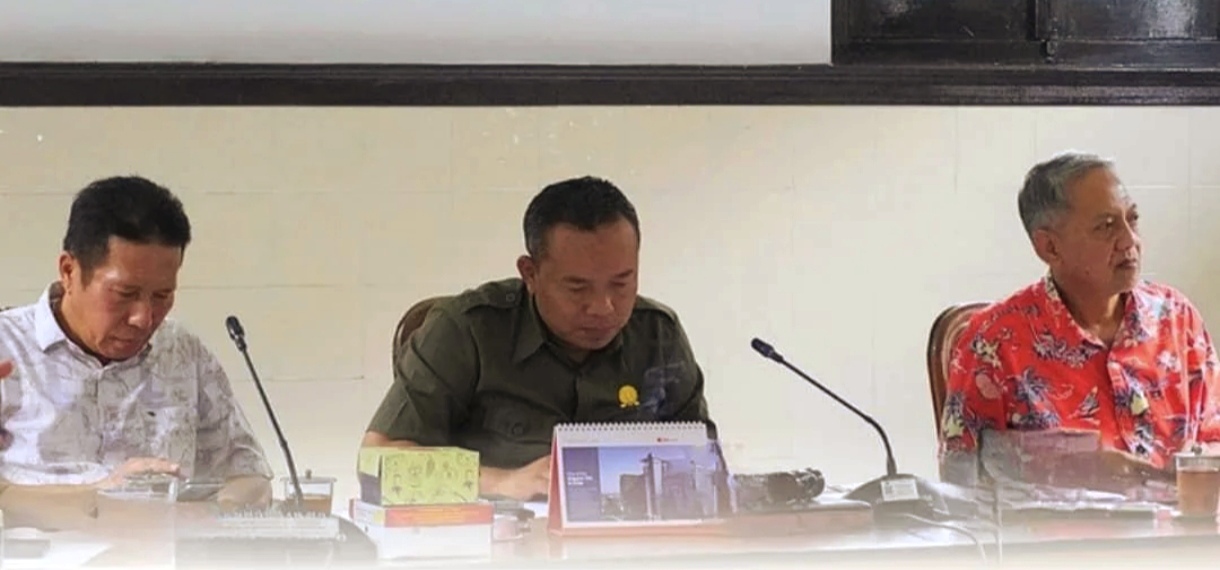 Para pimpinan DPRD Wonosobo dalam sidang paripurna.