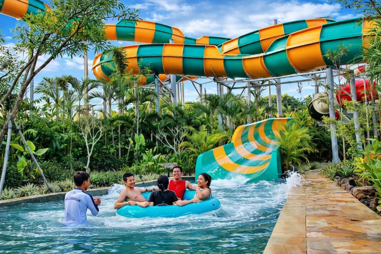 Bekti Adventure merupakan salah satu wahana unggulan di Waterboom Jogja yang dirancang untuk pengunjung yang menyukai tantangan dan keseruan bersama teman.