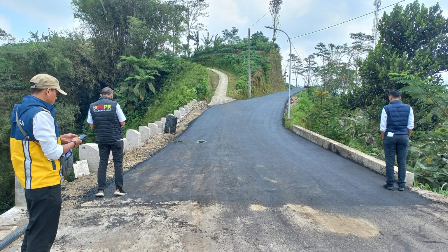 Salah satu proyek infrastruktur di jalur Kecamatan Watumalang. Komisi C DPRD Wonosobo meminta proyek tidak dikerjakan akhir tahun.&nbsp;