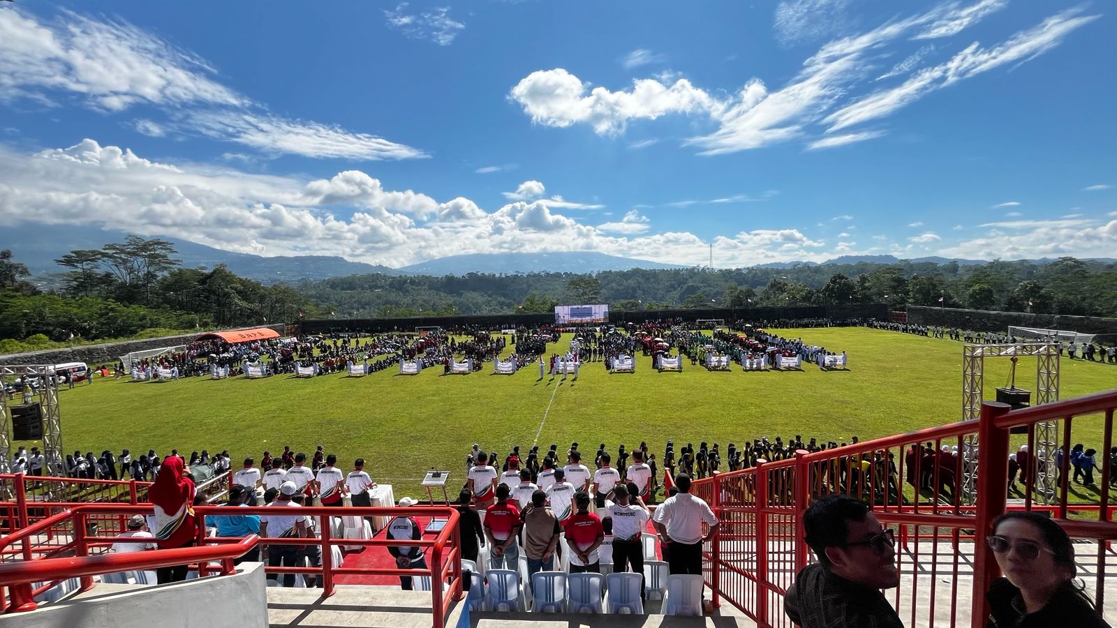 Stadion Kolodete menjadi lokasi pembukaan Popda 2026 yang diikuti ribuan pelajar Wonosobo, Selasa (3/2/2026).
