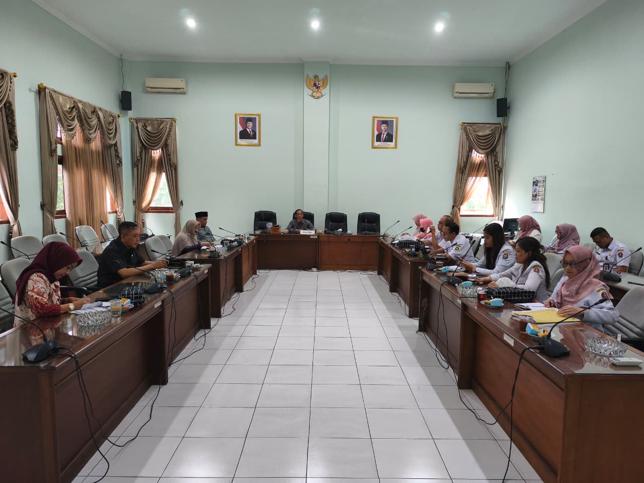 : Rapat khusus penyelesaian polemik operasional pabrik MMP di gedung DPRD Temanggung, Rabu (4/2/2026).