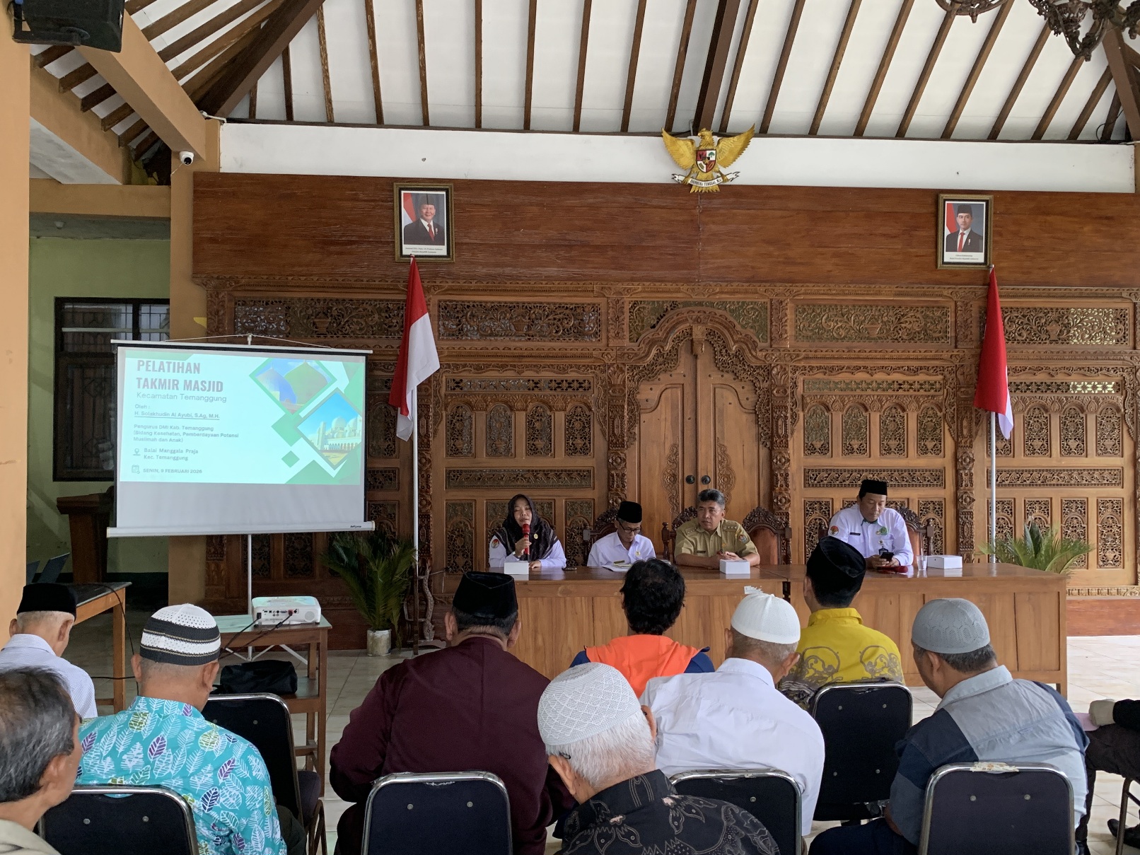 Sosialisasi dan pembekalan pengelolaan zakat, infak, dan sedekah di Aula Kantor Kecamatan Temanggung, Senin (9/2/2026).