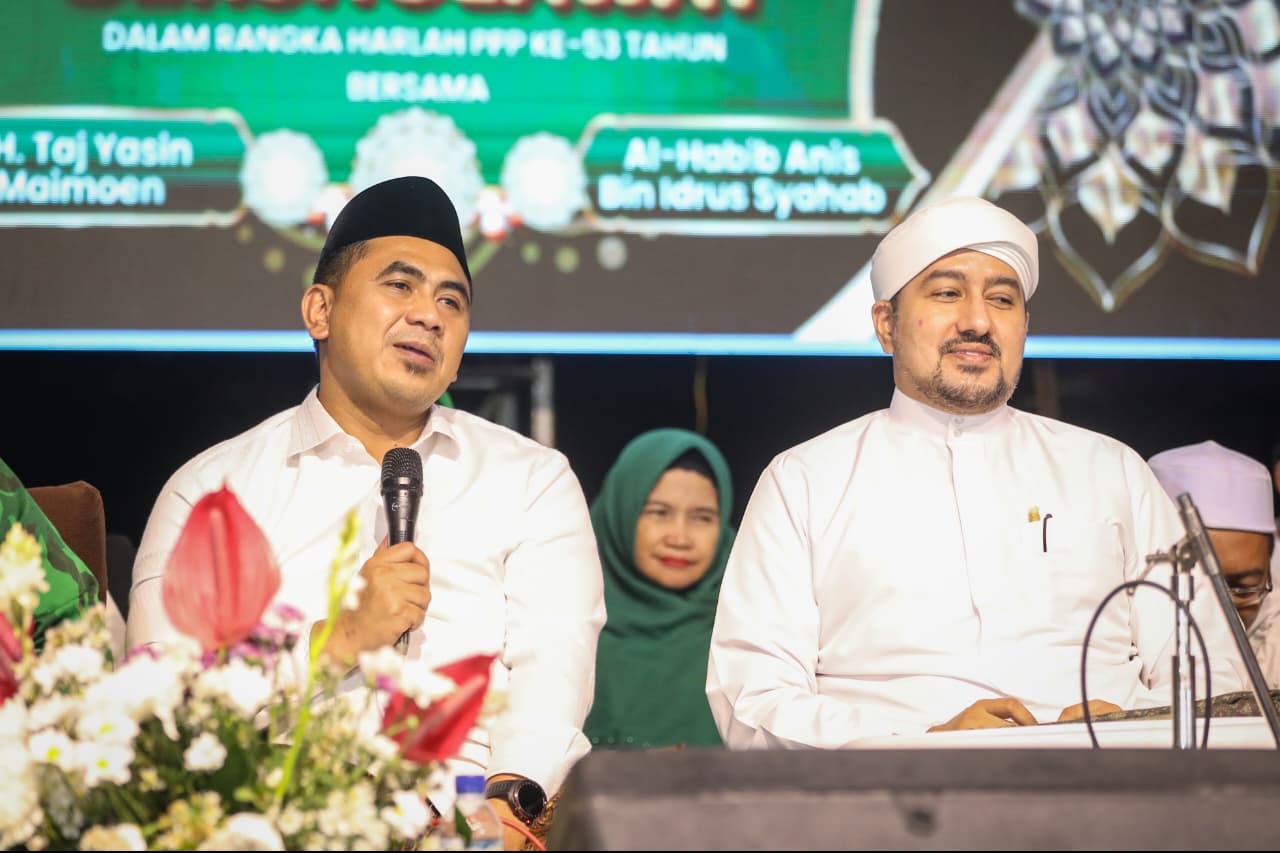 Wakil Gubernur Jawa Tengah Taj Yasin dan Al Habib Anis Bin Idrus Syahab dalam dalam rangka Harlah PPP ke -53, di Desa Tengaran, Kecamatan Tengaran, Kabupaten Semarang, Minggu  (9/2/2026).
