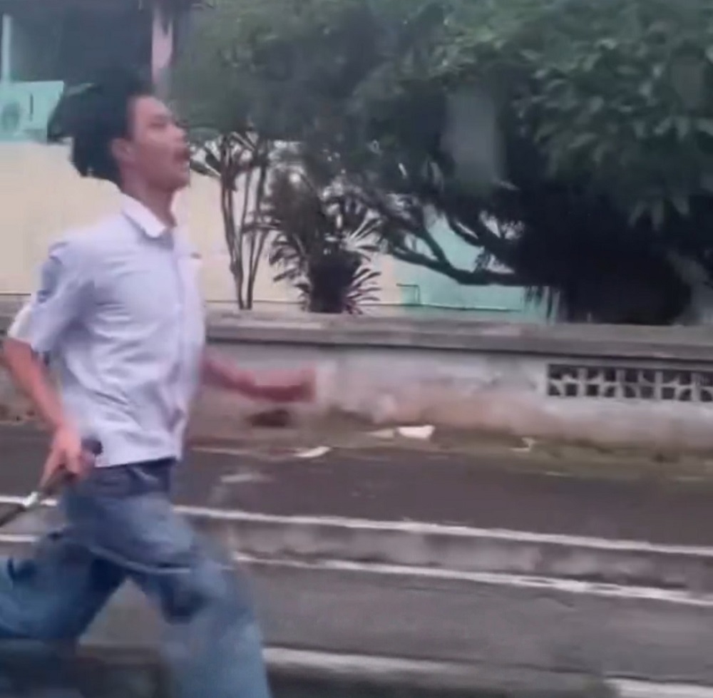 Salah satu pelaku tawuran di Wates Magelang bawa celurit.