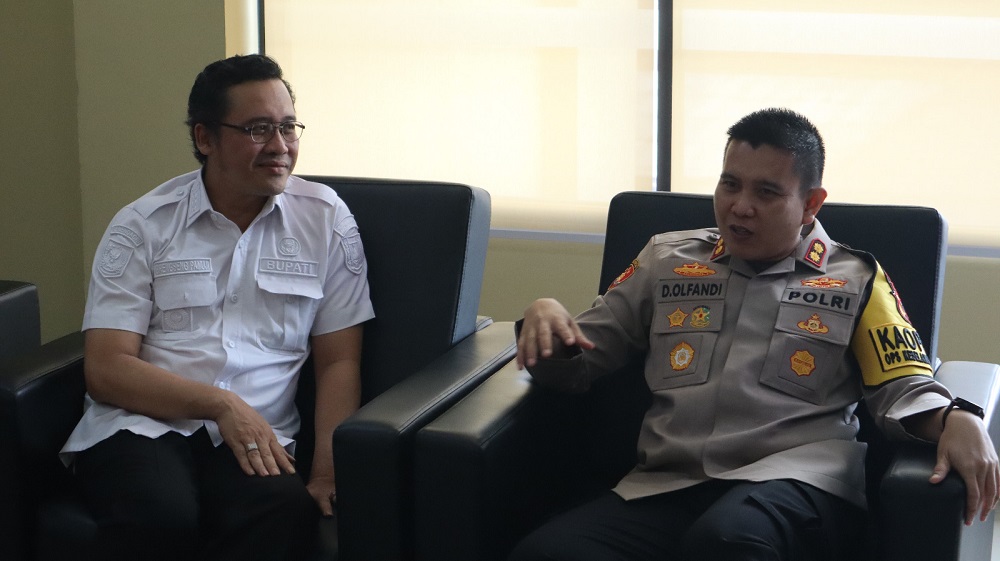 Bupati Magelang Grengseng Pamuji saat berbincang dengan Kapolres Magelang Kota AKBP Dikri Olfandi, Rabu (11/2/2026).