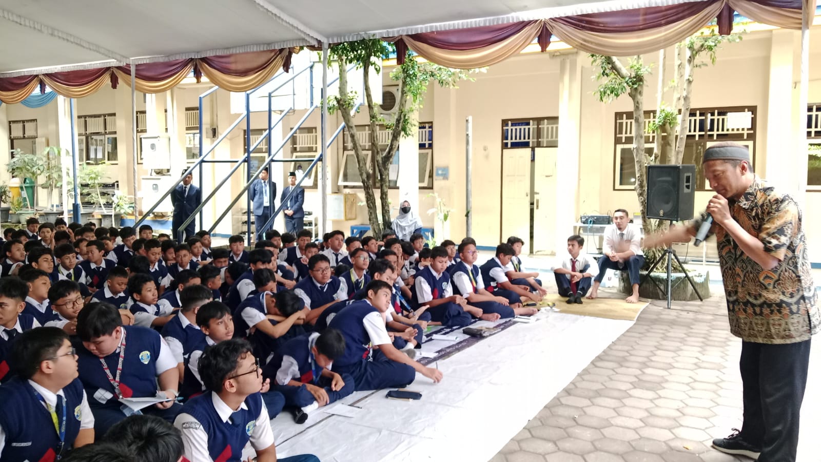 SMP Muhammadiyah 1 Alternatif (Mutual) Kota Magelang menggelar pengajian Tarhib Ramadhan dengan tema Ramadhan Mubarok, Small Act Big Impact.  Acara ini menghadirkan pendongeng Kak Bimo.