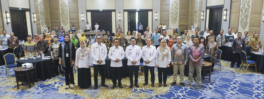 Wali Kota Magelang bersama 51 PNS yang akan memasuki masa pensiun di Puri Asri Resort.
