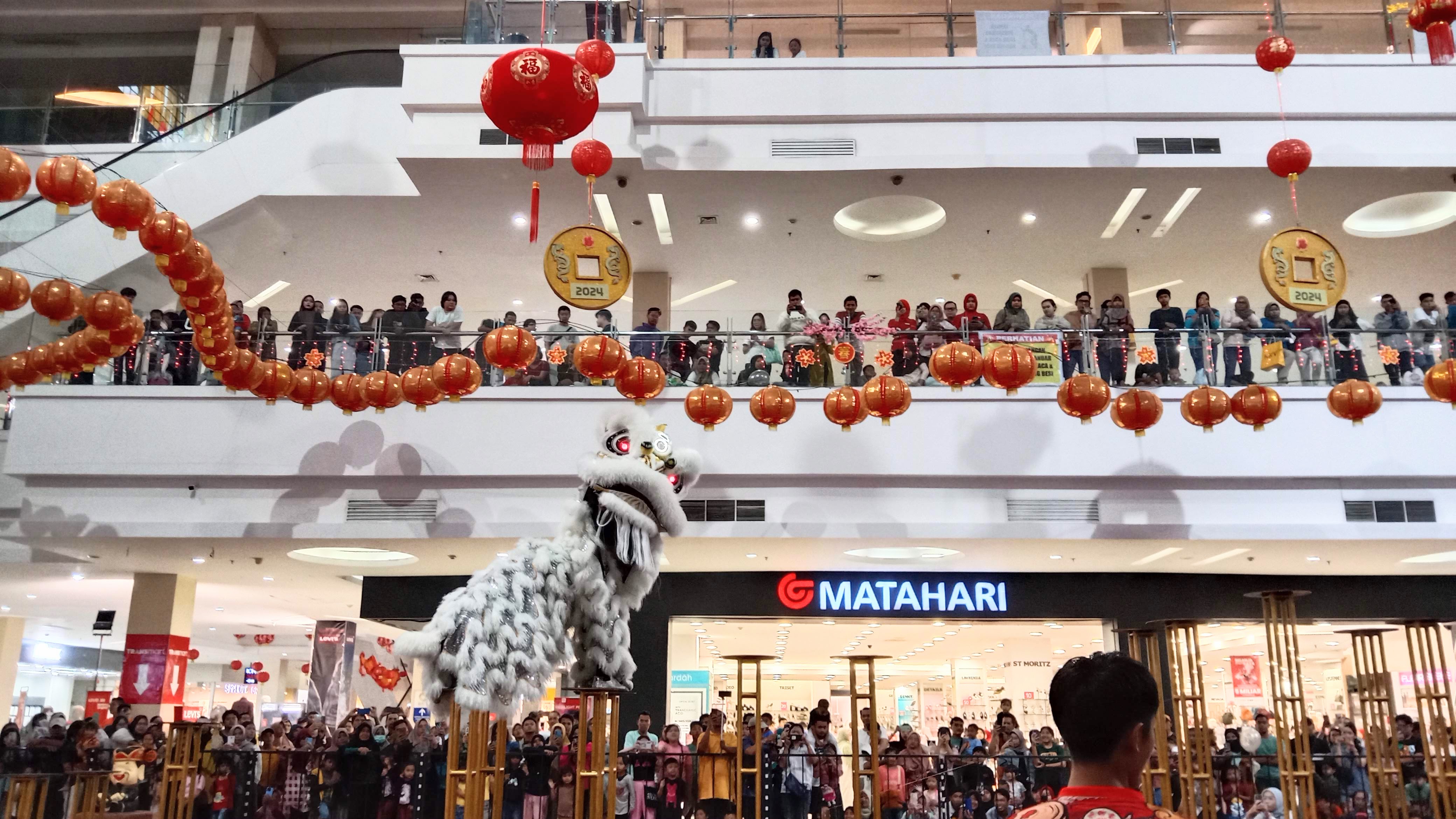 Pentas barongsai di Artos Mall tahun 2025 disaksikan ribuan penonton. Imlek 2026 ini, Artos kembali menggelar barongsai Selasa (17/2/2016).