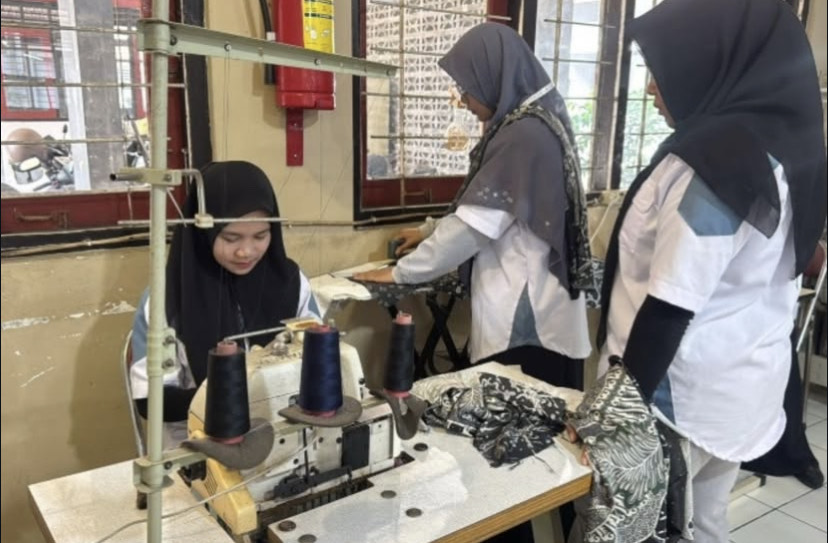 Program pelatihan kerja yang dilakukan Dinperinaker Temanggung dari DBHCHT tahun lalu.