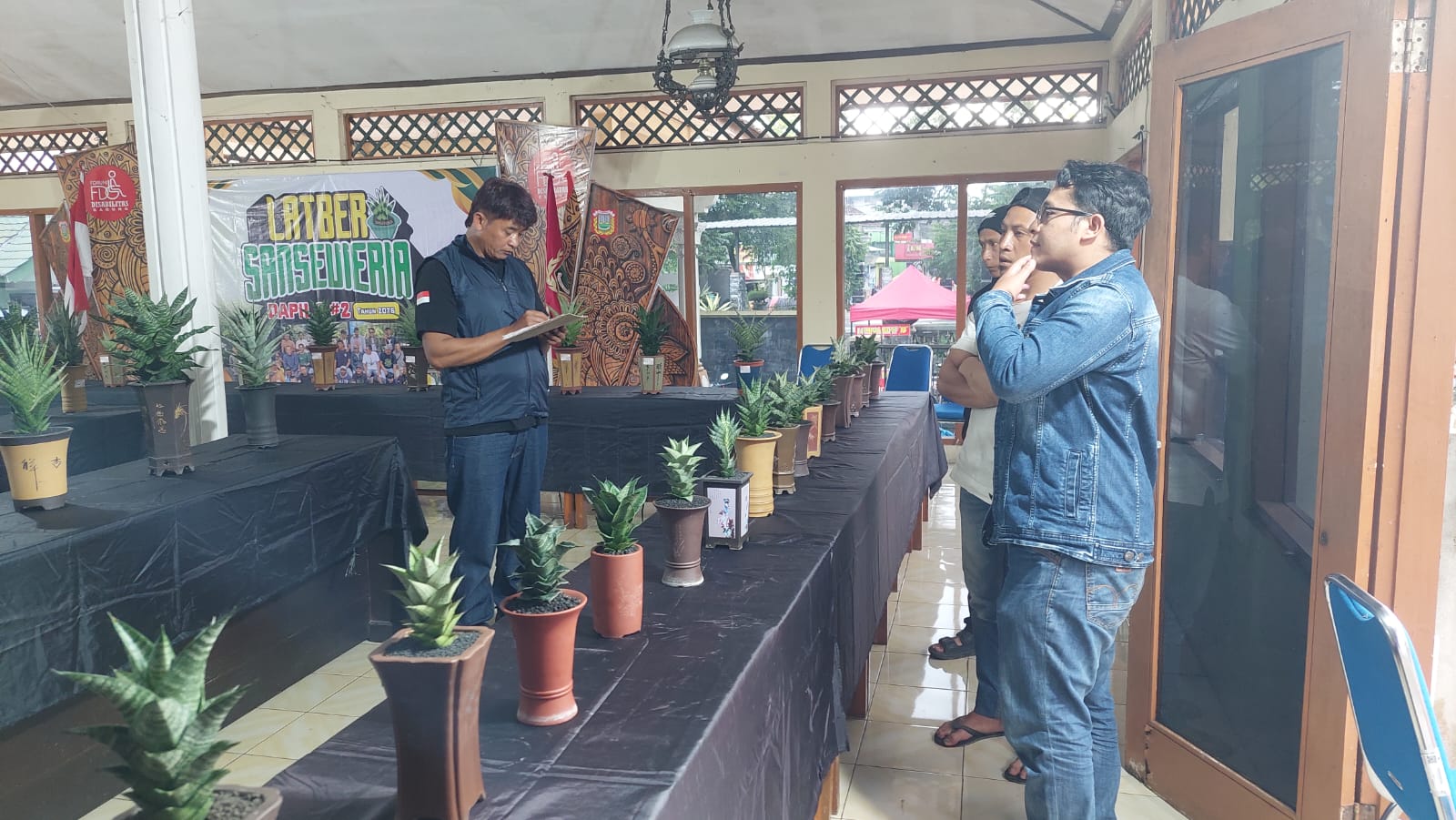 Latihan bersama yang digelar di aula pendopo Kecamatan Garung, Minggu (15/2/2026).