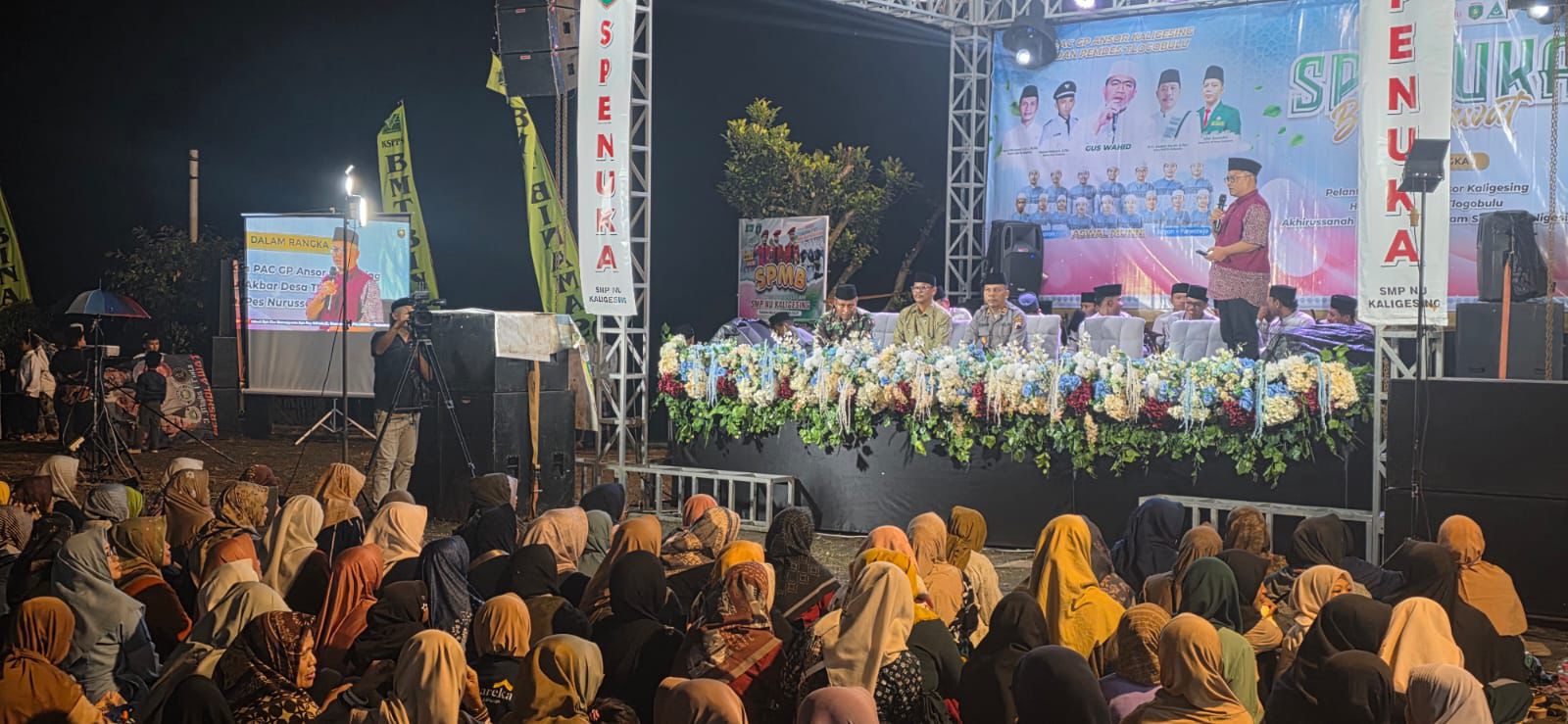 Anggota DPR RI Wibowo Prasetyo menghadiri SPENUKA Bersalawat yang dirangkai pelantikan PAC GP Ansor Kaligesing dan Haul Akbar Desa Tlogobulu, Minggu (15/2/2026).