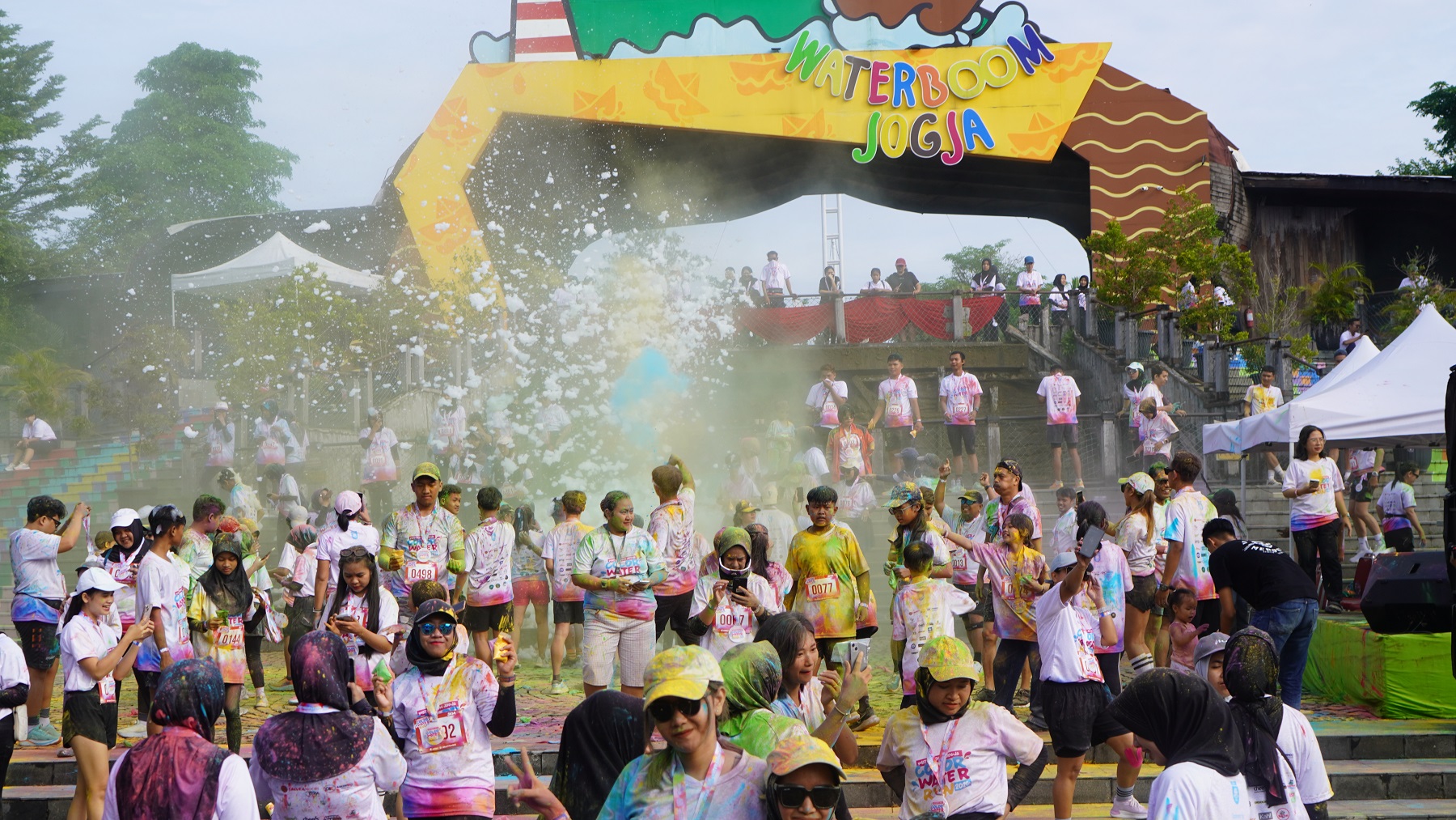 Lebih dari 500 peserta berpartisipasi dalam ajang Color Water Run yang diadakan Waterboom Jogja.