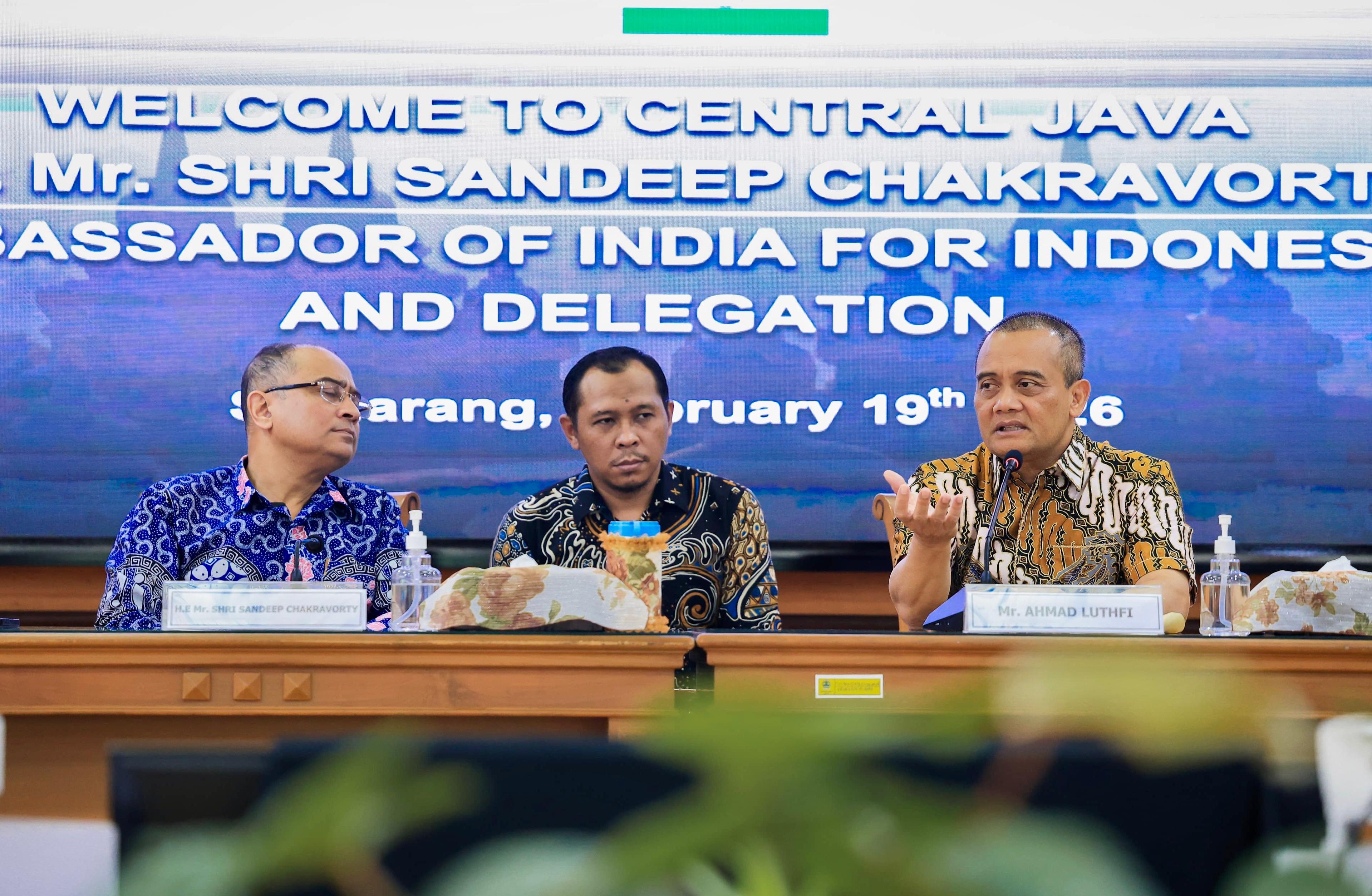 Duta Besar India untuk Indonesia, Shri Sandeep Chakravorty (kiri) bertemu dengan Gubernur Jateng Ahmad Lutfi Kamis (19/2/2026).