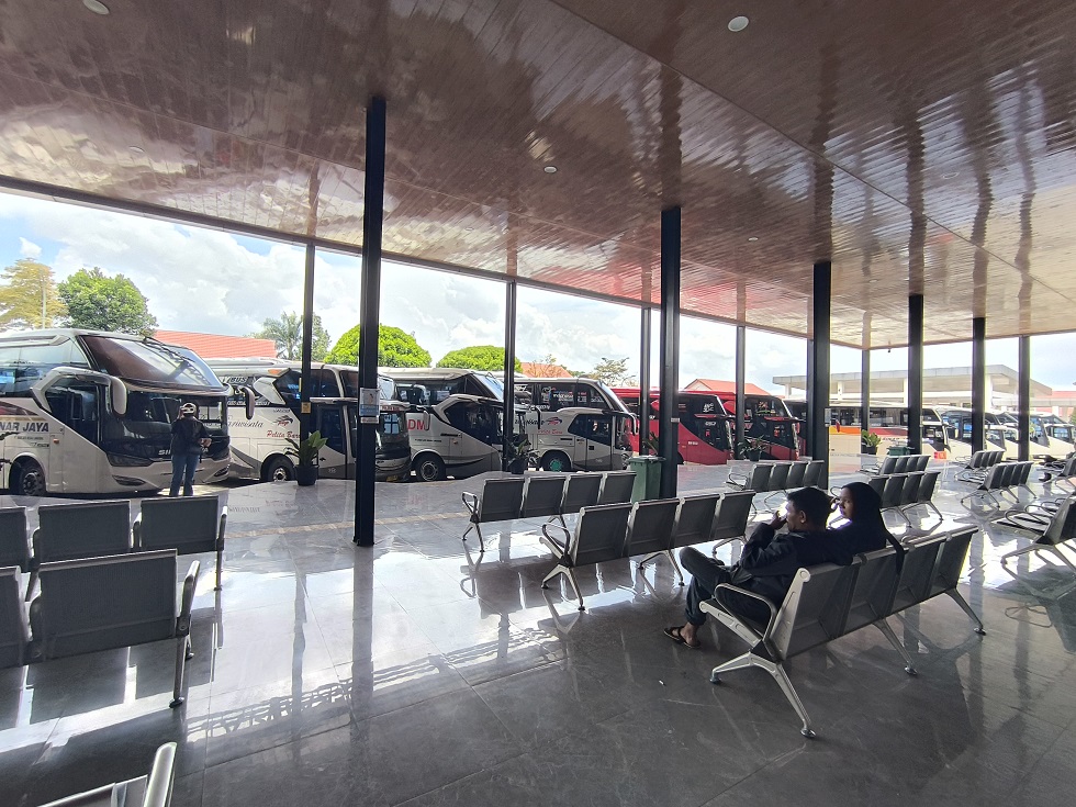 Suasana Terminal Mendolo Wonosobo. Meski Lebaran masih sebulan lagi, sudah dipersiapkan mudik gratis bagi perantau.