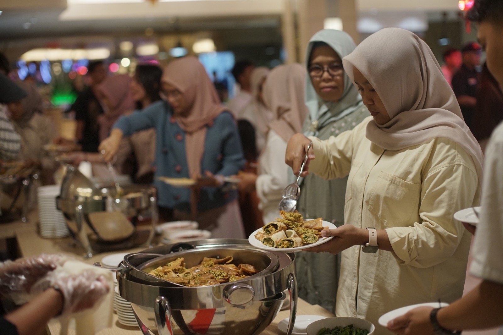 Suasana buka bersama di Grand Artos Hotel &amp; Convention Magelang pada Ramadan 1447 Hijriah.