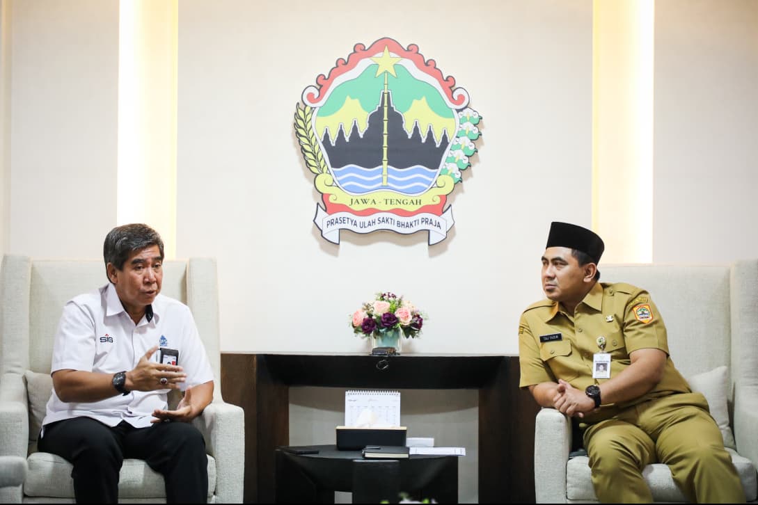 Wagub Jateng Taj Yasin menerima audiensi direksi PT Semen Gresik di kantor Wagub Jateng, Semarang, Senin (23/2/2026). 