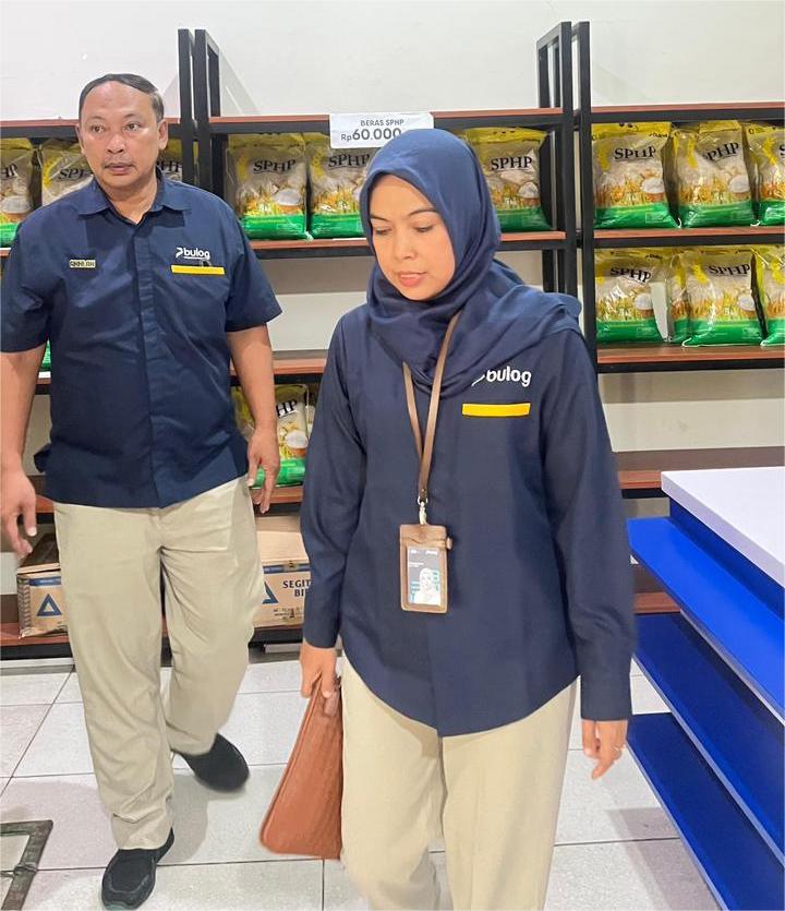 Bulog Kantor Cabang Magelang mengadakan pantauan harga beras SPHP di pasar dan toko Selasa (24/2/2026).