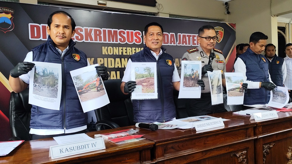 Ditreskrimsus Polda Jateng menangkap pelaku penambangan ilegal di Kabupaten Kendal dan Boyolali. 