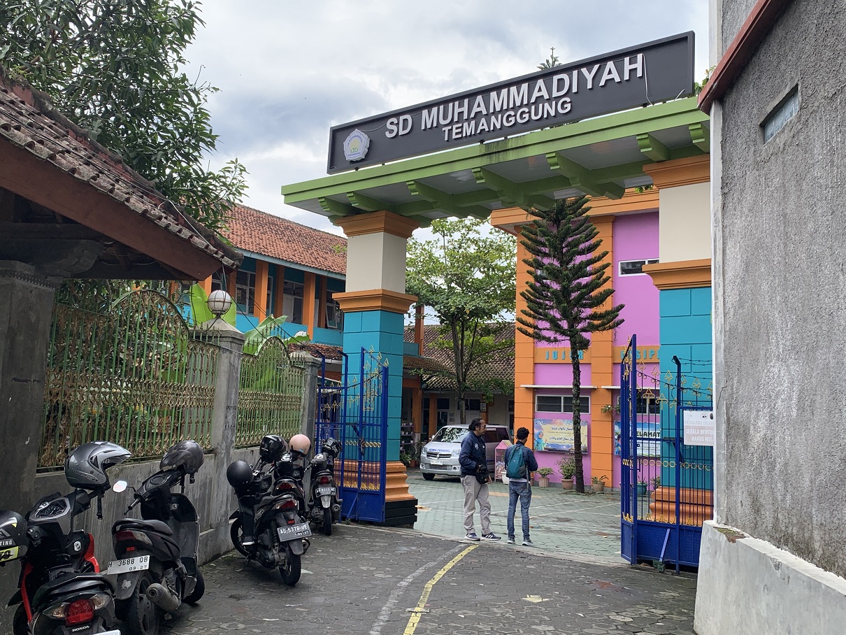 SD Muhammadiyah Temanggung menolak menu makan bergizi gratis setelah dua kali kejadian luar biasa. 