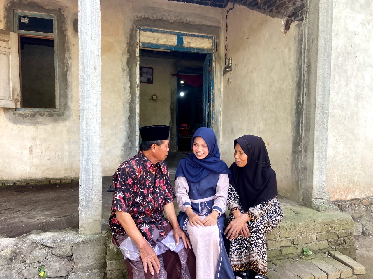 Isna Muyasaroh merasakan manfaat beasiswa sarjana yang membantunya melanjutkan kuliah di Poltekkes Kemenkes Semarang.  