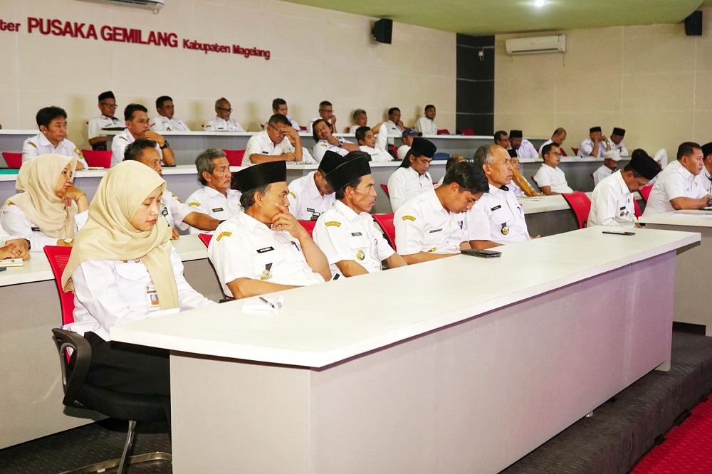 Kegiatan workshop peningkatan sarana dan prasarana desa yang diikuti para kepala desa dan camat di Kabupaten Magelang.   