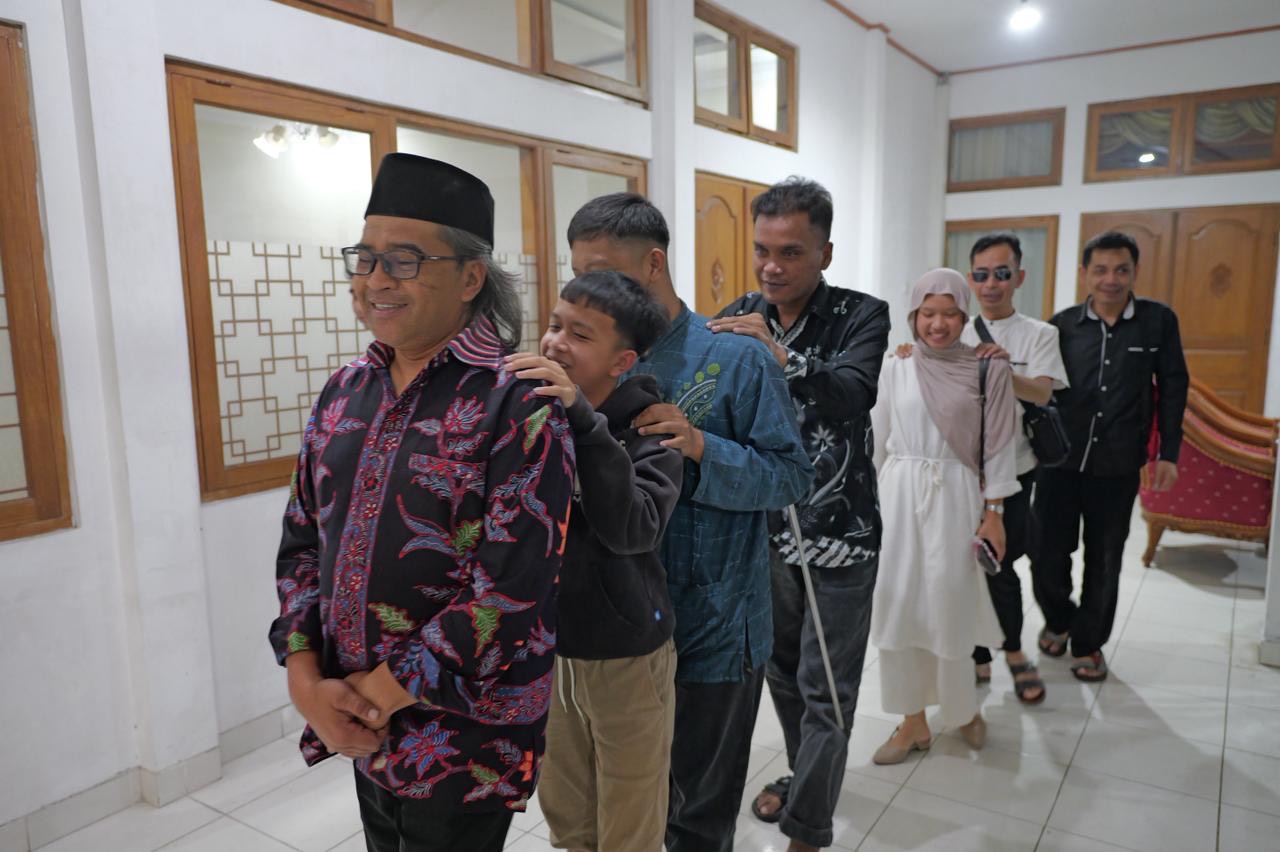 Bupati Temanggung Agus Setyawan bersama atlet NPCI Temanggung, di Pendopo Pengayoman.