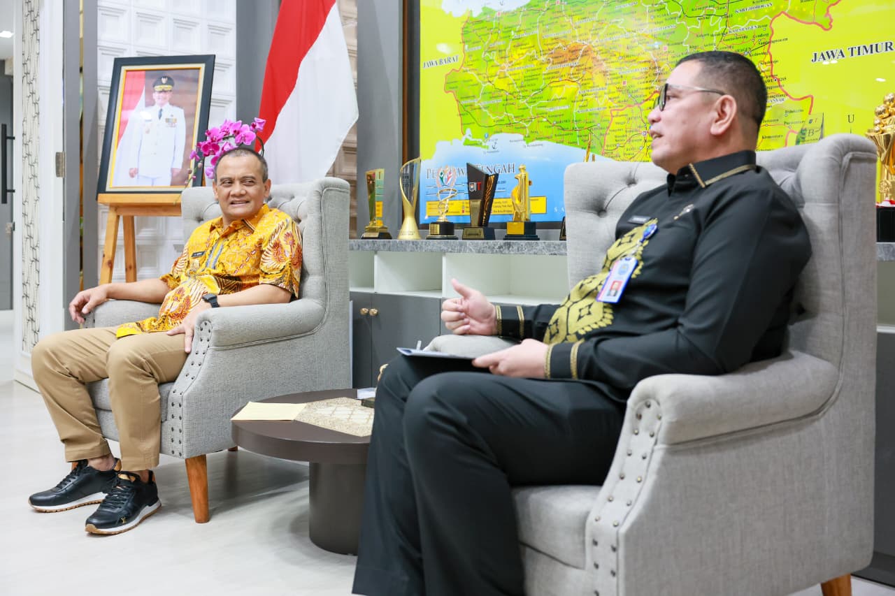 Gubernur Ahmad Luthfi menerima audiensi Kepala BNNP Jateng Toton Rasyid di ruang kerjanya,Kamis (26/2/2026). 