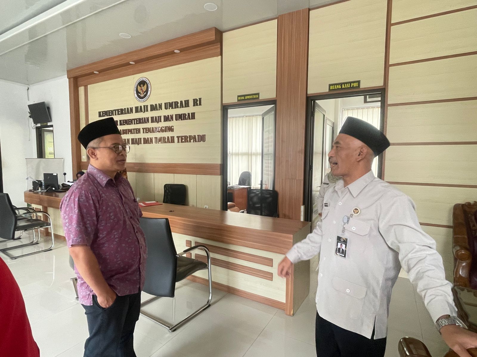 Anggota Komisi VIII DPR RI Fraksi PDI Perjuangan Wibowo Prasetyo bertemu Kepala Kantor Kemenhaj Temanggung Eko Widodo.