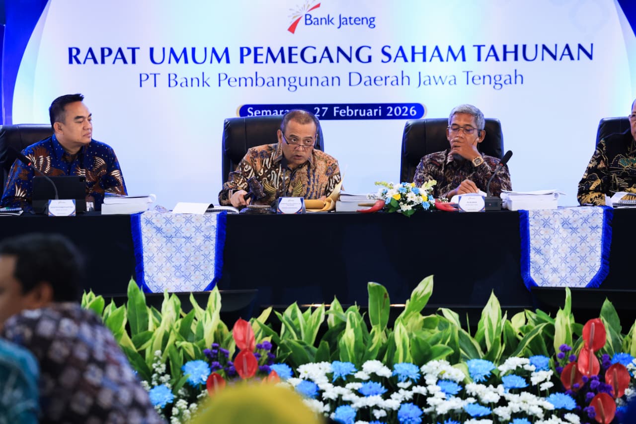 Gubernur Ahmad Luthfi saat memimpin Rapat Umum Pemegang Saham Tahunan (RUPST) Bank Jateng Tahun Buku 2025 di Bhimasena Hall Kantor Pusat Bank Jateng, , Jumat (27/2/2026).