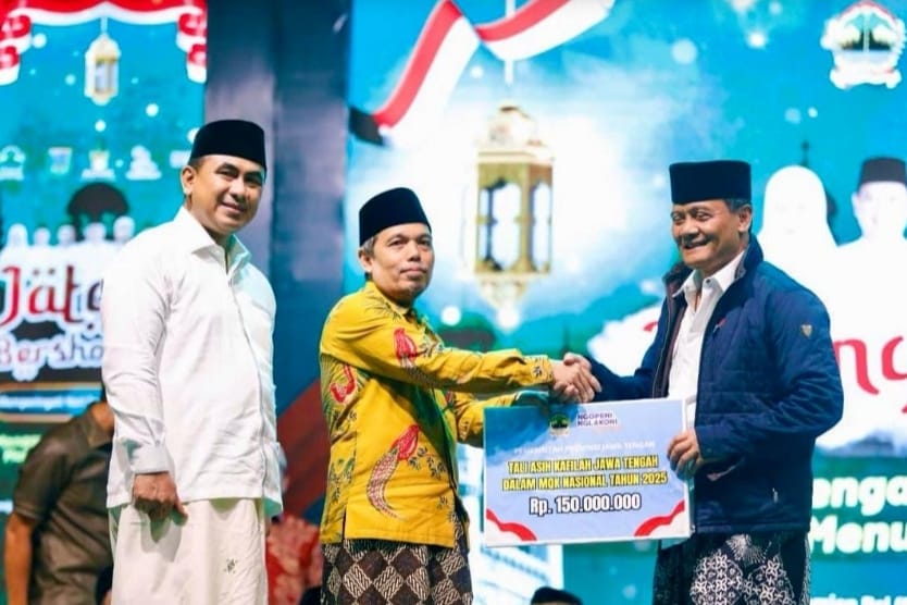 Program Luthfi -Yasin, Pesantren Obah berupa penyaluran insentif (uang saku) guru agama, bisyaroh santri penghafal Quran, dan beasiswa santri dan pengasuh pesantren.