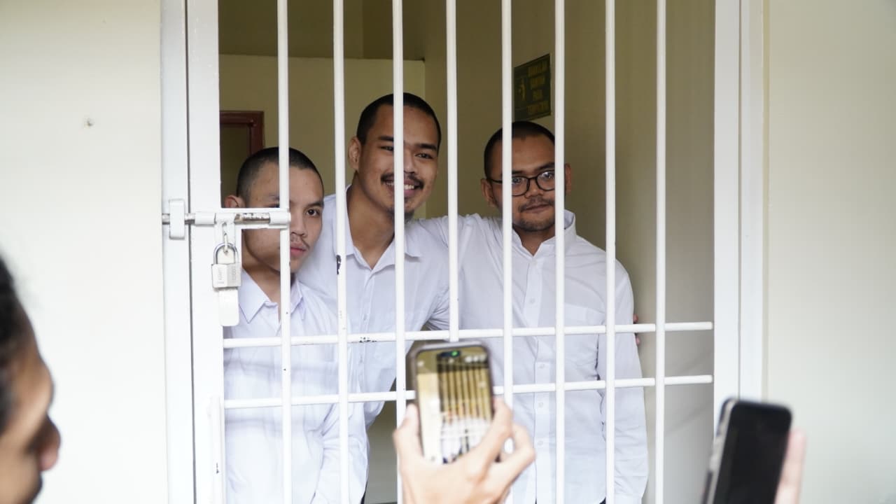 Enrille Championy Geniosa, Purnomo Yogi Antoro, dan Muhammad Azhar Fauzan yang menjalani sidang di PN Magelang.