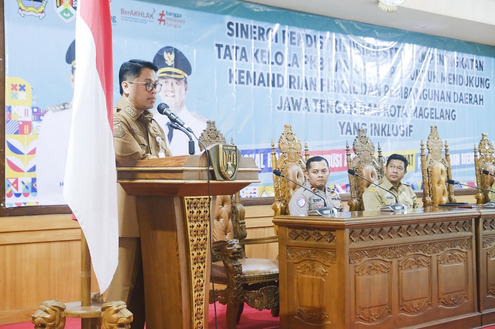 Wali Kota Magelang Damar Prasetyo saat sosialisasi tata kelola PKB dan Opsen PKB di Aula Adipura, Senin (2/3/2026).