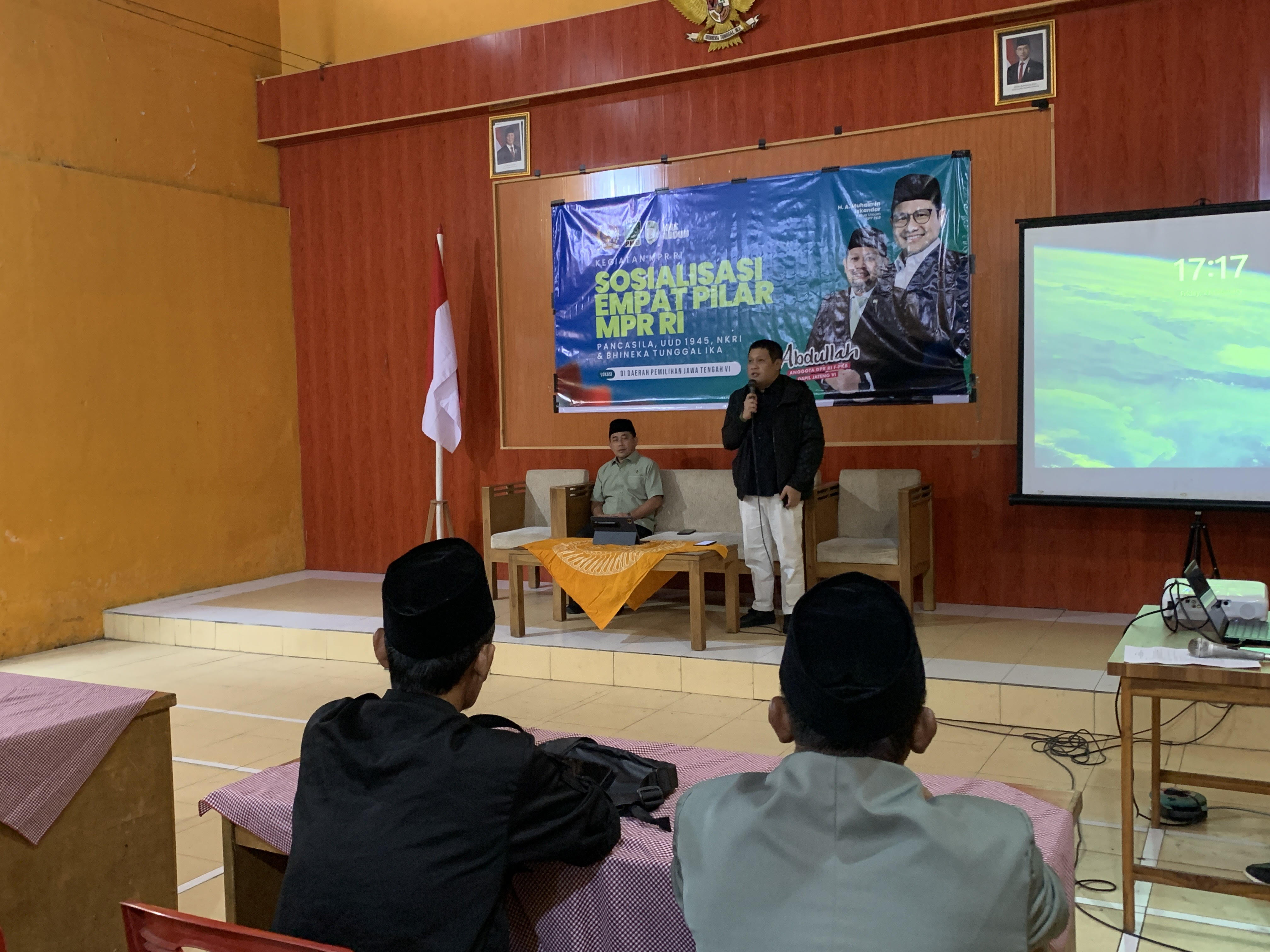 Anggota Komisi III DPR RI Abdullah mengadakan sosialisasi di kantor Desa Kundisari, Kecamatan Kedu, Minggu (1/3/2026).