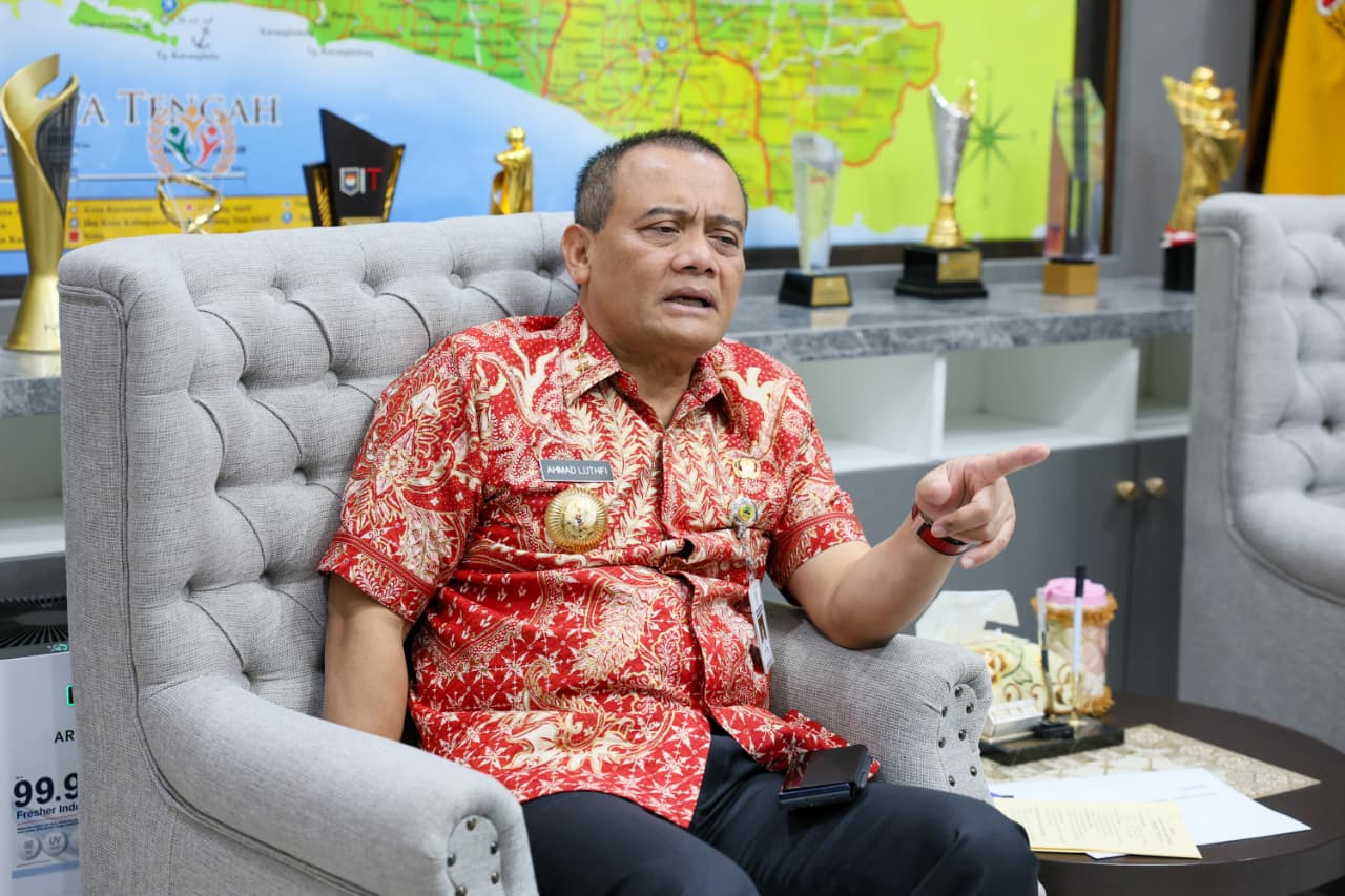 Gubernur Jawa Tengah Ahmad Luthfi menekankan bupati wali kota untuk menciptakan birokasi bersih. 
