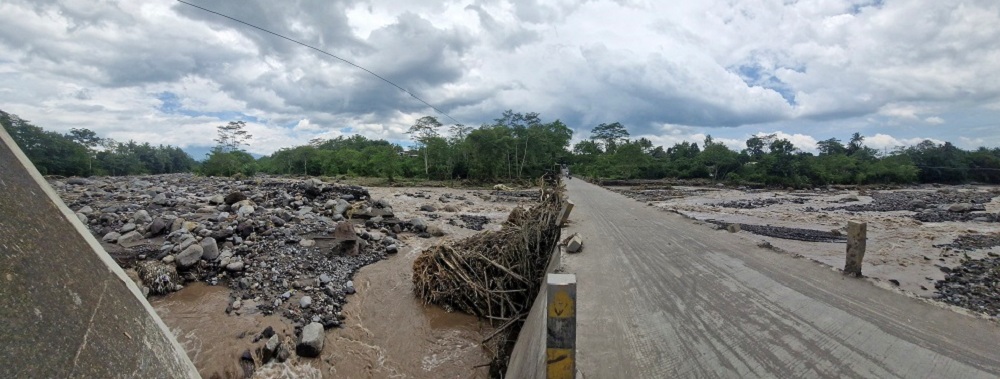 Banjir lahar dingin, Selasa (3/3/2026) kemarin menerjang Sungai Pabelan hingga melewati jembatan penghubung Desa Gondosuli dan Desa Surodadi, Kabupaten Magelang.