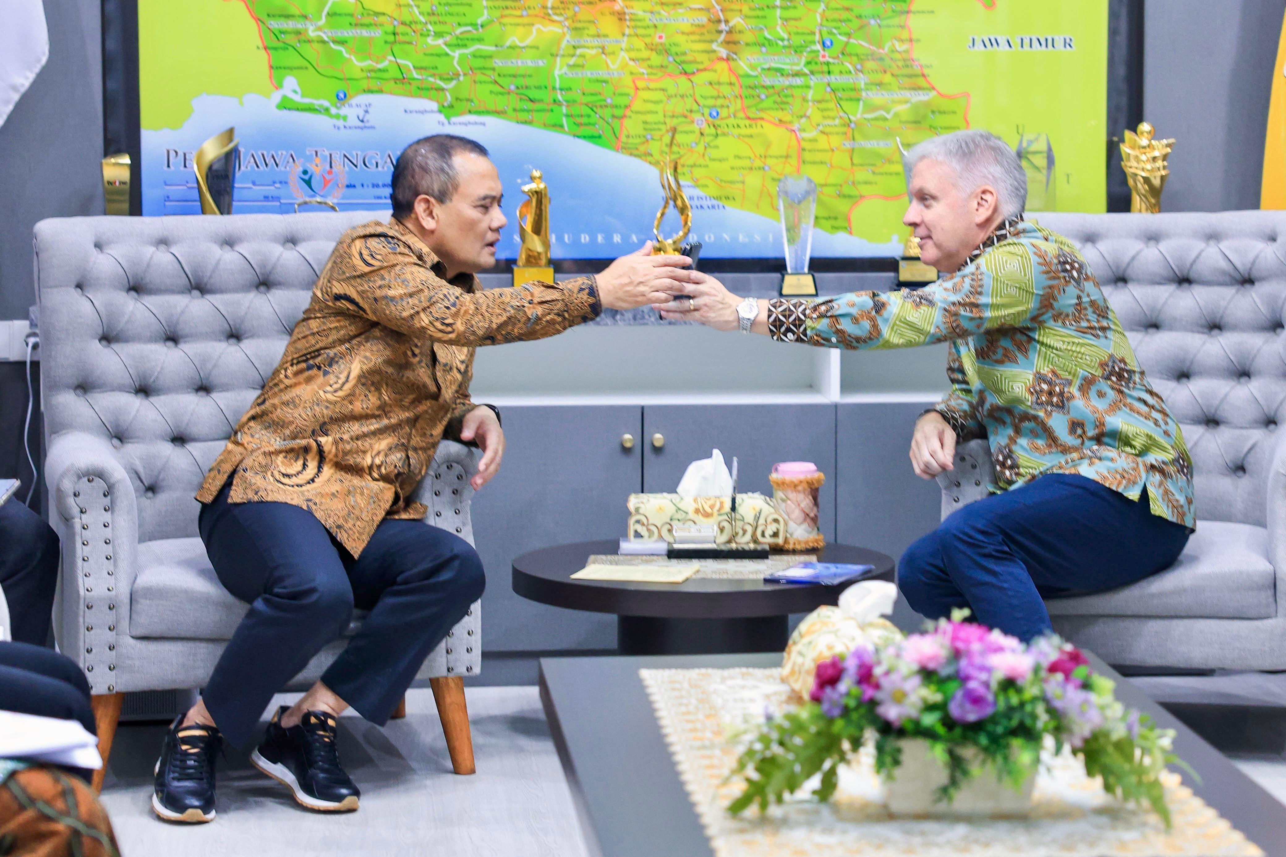 Gubernur Jawa Tengah Ahmad Luthfi bertemu Duta Besar Kanada untuk Indonesia Jess Dutton, Kamis (5/3/2026) di kantor gubernuran.
