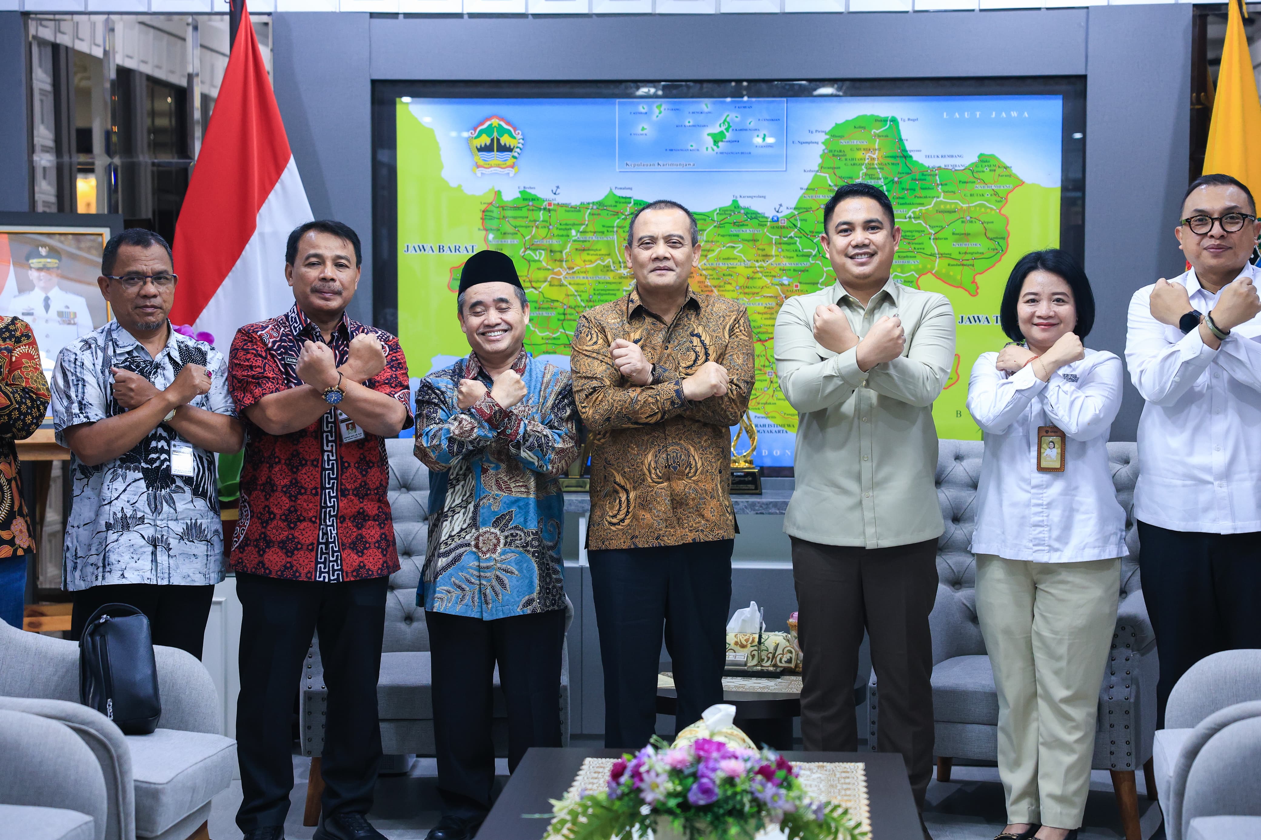 Gubernur Ahmad Luthfi  menerima audiensi Wakil Menteri Perlindungan Pekerja Migran Indonesia (P2MI) Dzulfikar Ahmad Tawalla di Kantor Gubernur Jawa Tengah, Kamis (5/3/2026).