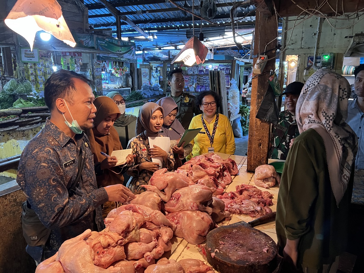 Tim Pengendali Inflasi Daerah (TPID) Wonosobo mengadakan monev ketersediaan kebutuhan pokok masyarakat  Kamis (5/3/2026) di sejumlah pasar. 