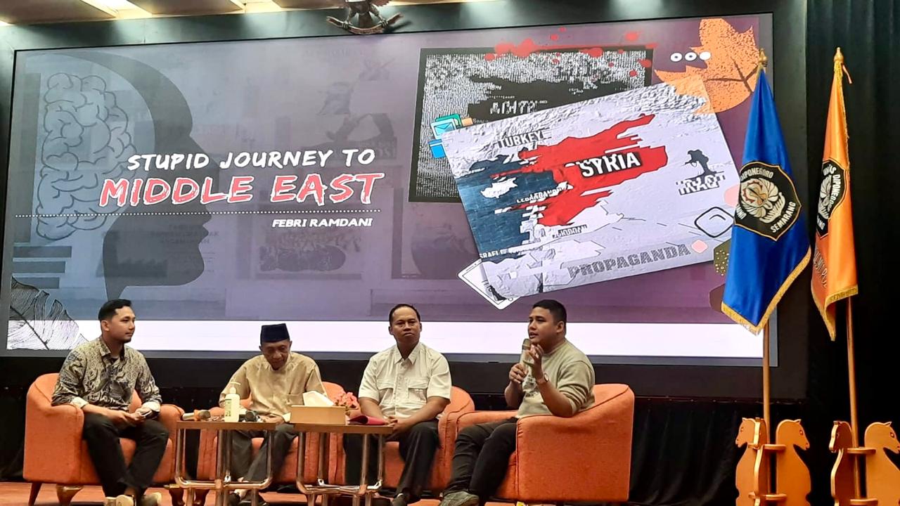 Ngabuburit nonton bareng yang diadakan Pemprov Jateng kerja sama dengan Fisip Undip.