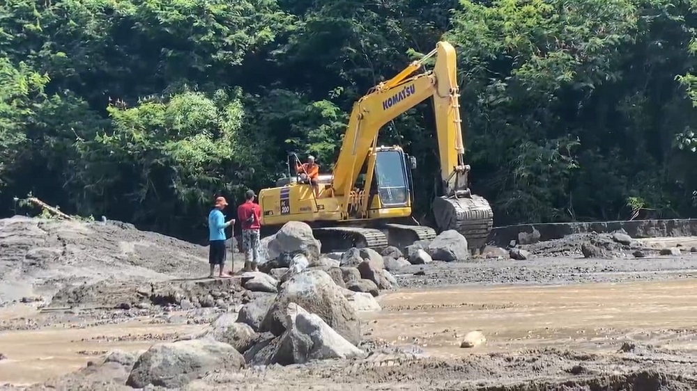 Proses pencarian dua korban &nbsp;yang terseret banjir lahar hujan dingin di Sungai Senowo yang berhulu di Gunung Merapi, Magelang.
