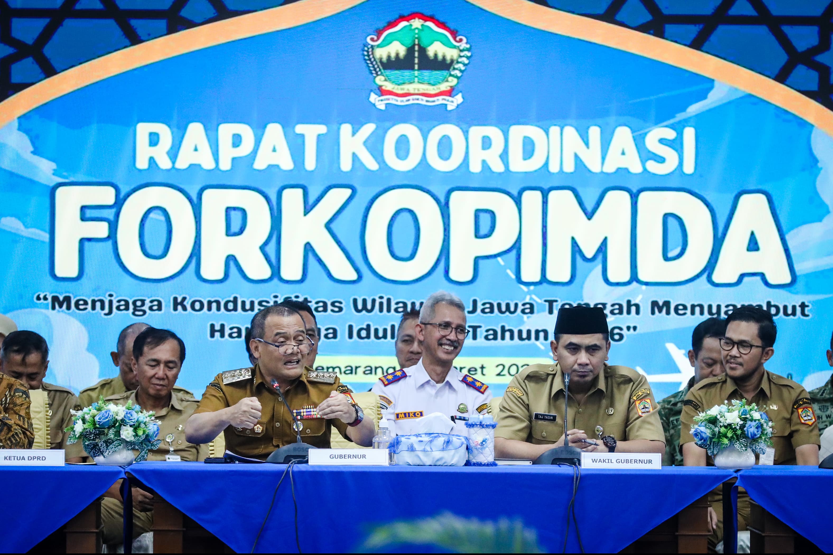 Gubernur Jawa Tengah Ahmad Luthfi saat rapat koordinasi lintas sektoral menyambut arus mudik-balik dan perayaan Idulfitri di gedung Gradhika Bhakti Praja, Kota Semarang Senin (9/3/2026).