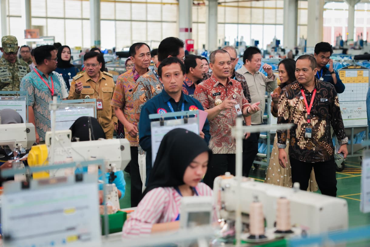 Gubernur Jawa Tengah Ahmad Luthfi mengunjungi PT Selalu Cinta Indonesia (SCI) Kota Salatiga, untuk memantau THR Selasa (10/3/3026).