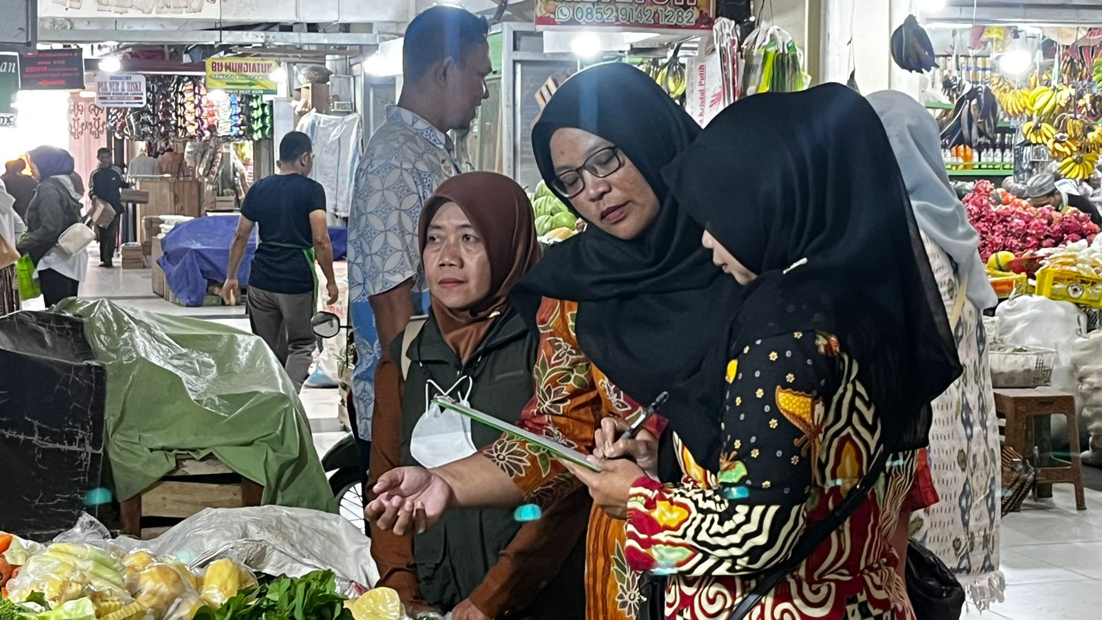  Tim Pengendali Inflasi Daerah Kabupaten Wonosobo melakukan monitoring di pasar tradisional.