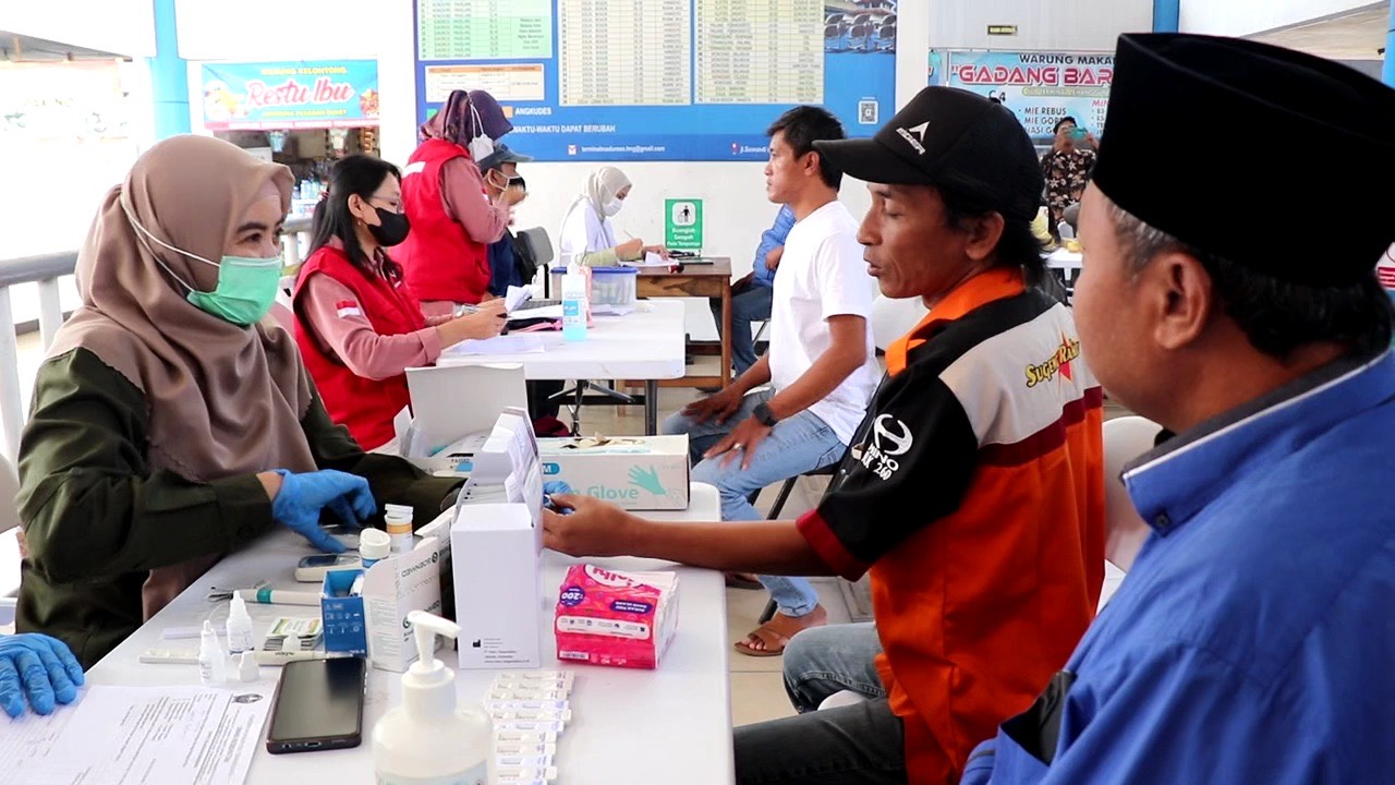 emeriksaan kesehatan sopir bus di Terminal Induk Madureso, Selasa 10/3/2026) oleh Dinas Kesehatan Kabupaten Temanggung.