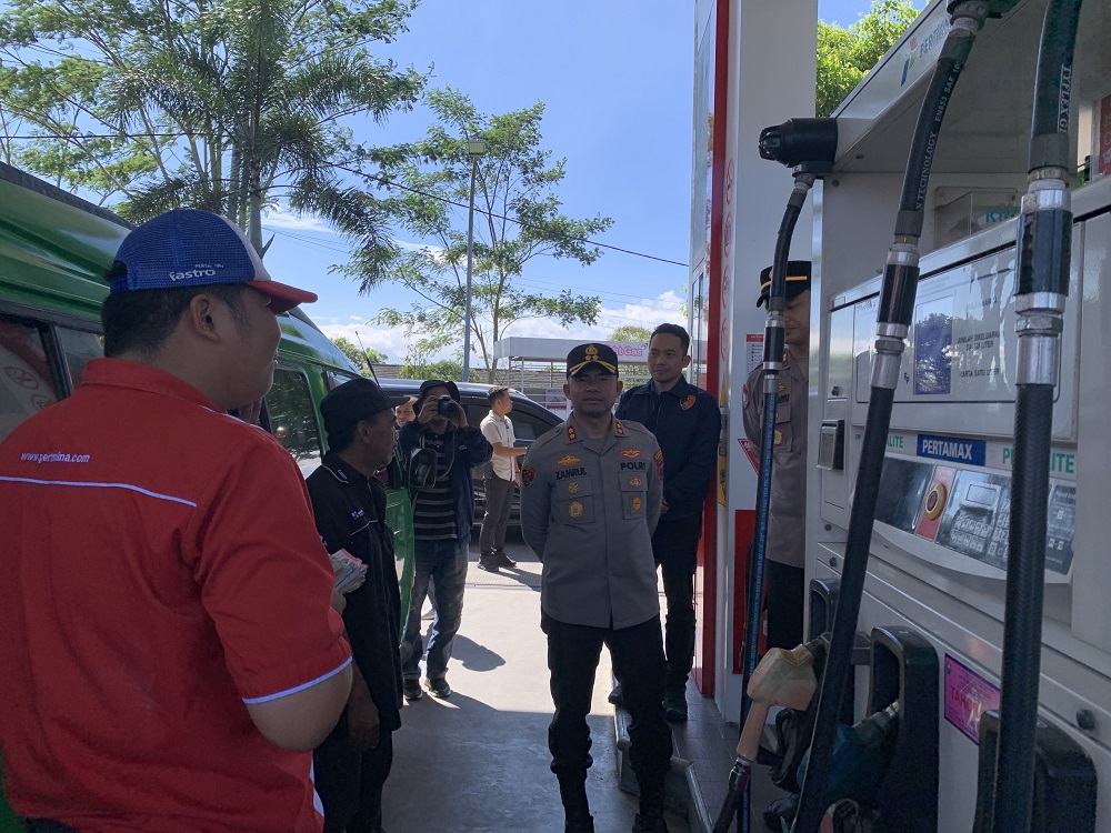 Kapolres Temanggung AKBP Zamrul Aini melakukan pengecekan ketersediaan BBM di SPBU wilayah Temanggung, Kamis (12/3/2026).   