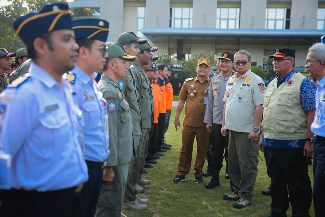 Gubernur Ahmad Luthfi dalam apel Operasi Ketupat Candi di Markas Polda Jawa Tengah, Kamis (123//2026).